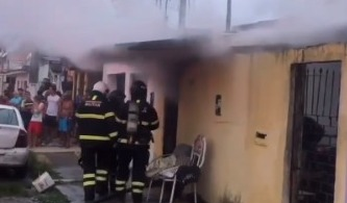 Princípio de incêndio em residência mobiliza bombeiros no Jancintinho