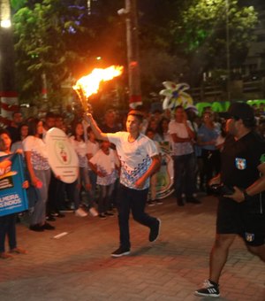 Desfile pelas ruas da cidade de Palmeira marca abertura dos Jogos Escolares Municipais