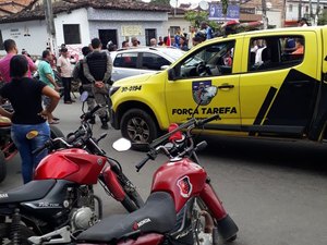 Criança de 3 anos fica presa dentro de carro em União dos Palmares