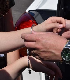 Mulher é suspeita de assassinar companheiro após discussão por celular