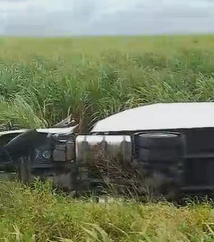 Carreta tomba no distrito de Luziápolis, em Campo Alegre