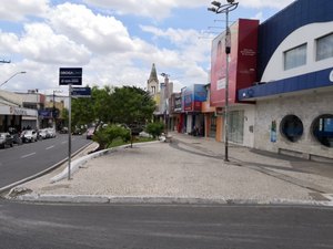 Ruas do Centro de Arapiraca amanhecem vazias, nesta segunda feira (15) de carnaval
