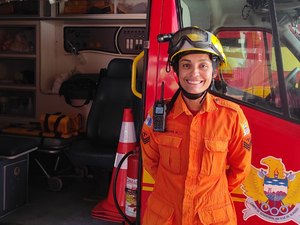 Semana da Mulher: ‘Trabalho com muito amor ao que faço’, afirma bombeira
