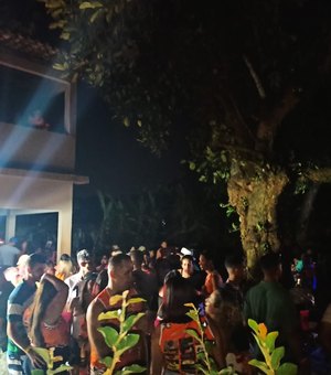 [Vídeo] PM encerra festa com mais de 400 pessoas em sítio em Rio Largo