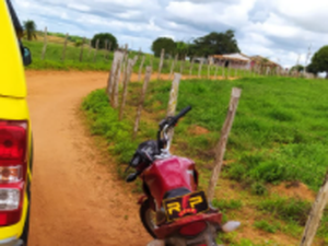 Dupla assalta mercadinho, e rouba três motos durante fuga