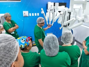 Instrumentadoras participam de treinamento em cirurgia robótica