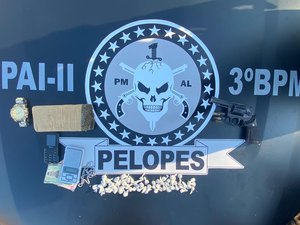 Dupla é detida com arma e drogas em São Sebastião