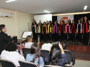 Projeto Tô na Rede entrega equipamentos para as Arapiraquinhas