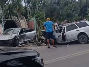 Colisão entre dois carros deixa cinco pessoas feridas na AL-101 Norte, em Maceió