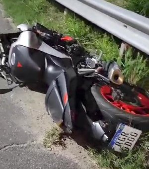 [Vídeo] Homem morre e mulher fica ferida em acidente de moto na Ponte Divaldo Suruagy