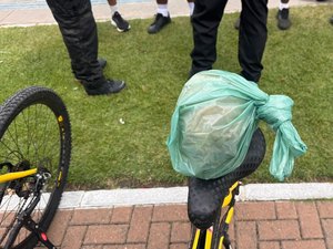 Turista encontra crânio ao passear com filha na orla de Maceió