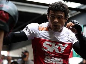 Belfort explica camiseta usada em encarada: 'História da minha vida'