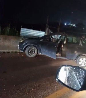 Motorista perde o controle do carro e bate em ponte de Satuba