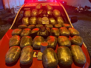 Polícia Militar apreende 42kg de maconha no Benedito Bentes