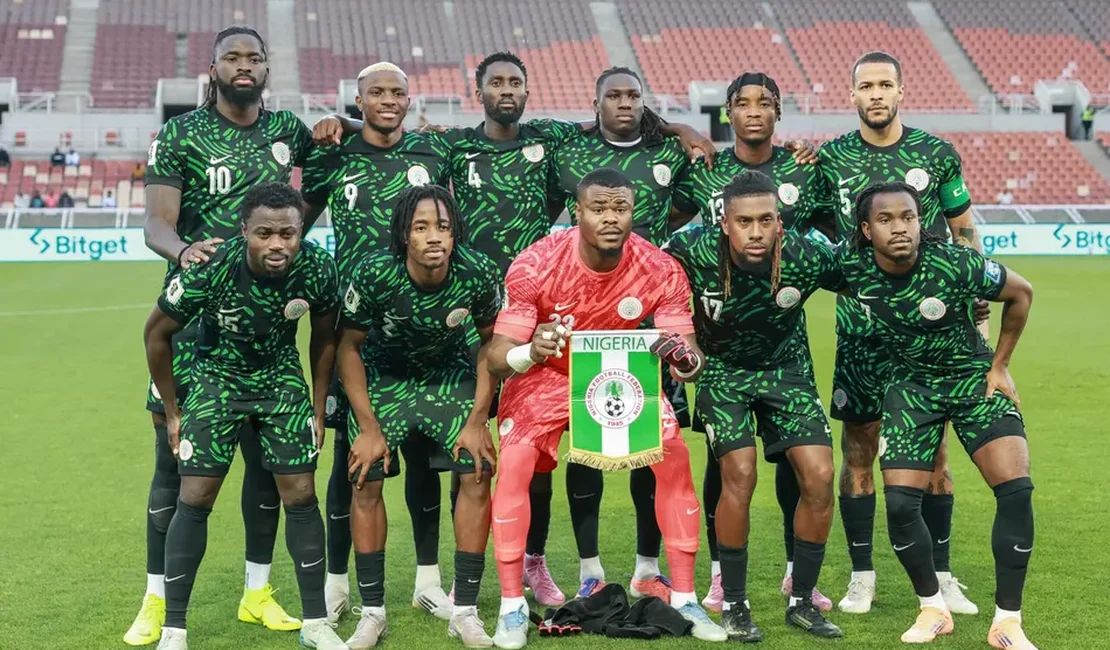 Avião da seleção nigeriana faz pouso de emergência após rachadura