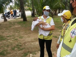 Criança de dois meses é resgatada na orla de Ponta Verde