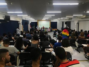 1ª Conferência LGBTI+ debate democracia e direito à diversidade