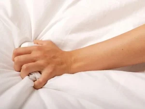 Modelo é criticada ao revelar que transou com 156 homens: “Insalubre”