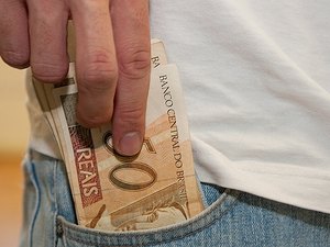 Em um ano, renda dos mais pobres caiu 9%