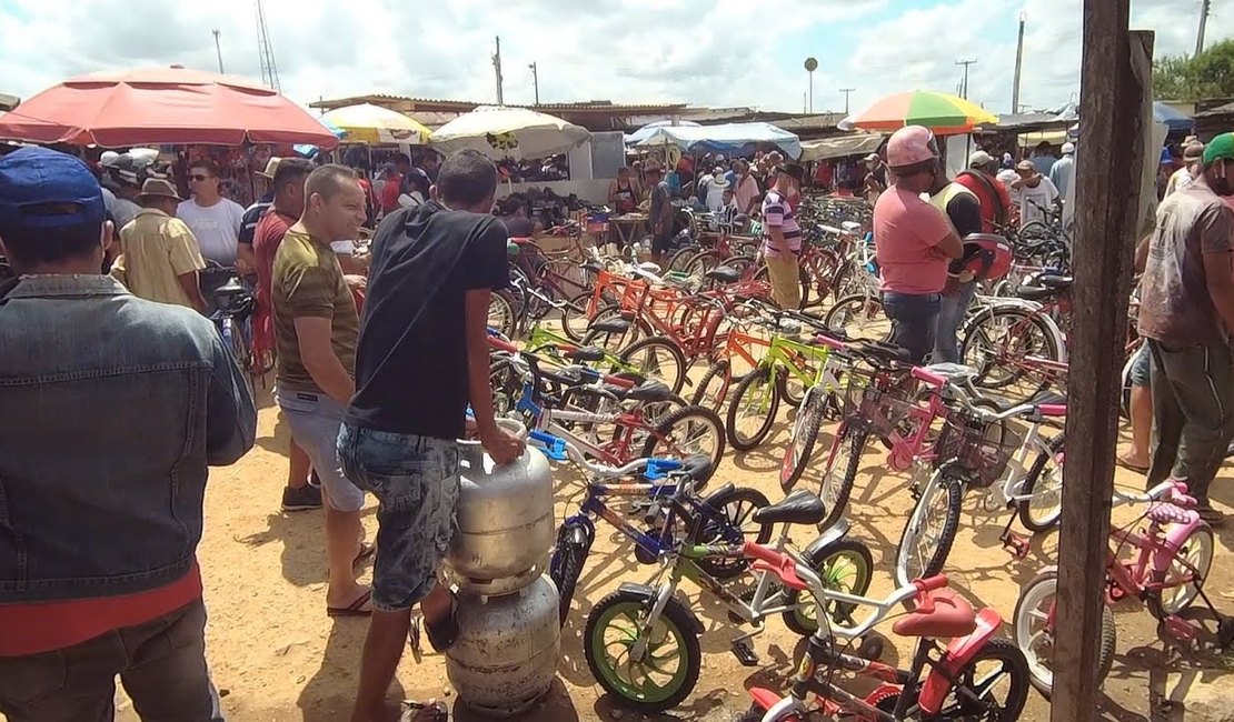 Homem é flagrado com drogas na Feira da Troca, em Arapiraca