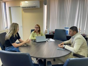 Cibele Moura e vereador Igor Costa acionam Arsal sobre condições do transporte na Barra de Santo Antônio