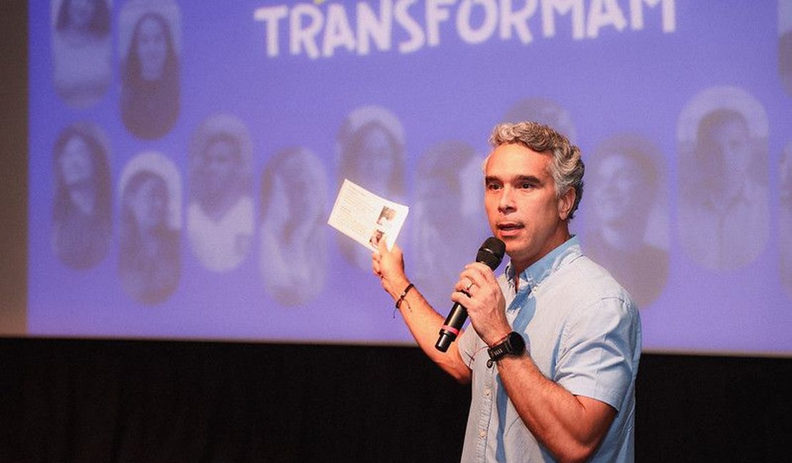 Rafael Brito lança livro em uma das universidades mais renomadas do mundo
