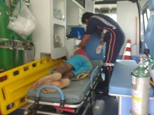 Jovem alcoolizado agride adolescente com pedaço de madeira na cabeça