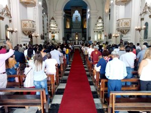 Catolicismo segue como religião com mais fiéis em Alagoas, mas perde espaço para evangélicos, aponta IBGE