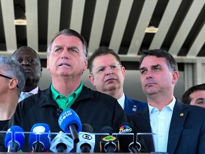 Moraes reforça proibição do uso de redes sociais por Bolsonaro e alerta para risco de prisão