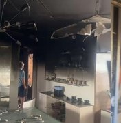 Testemunha diz que viu suspeito sair do quarto onde incêndio em apartamento teve início