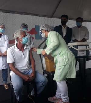 Com mais de 12 mil doses, Maceió inicia vacinação no Pam Salgadinho
