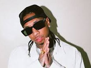 Rapper Tyga publica foto nu em plataforma social adulta e causa polêmica