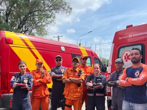 Equipes do Corpo de Bombeiros e do Samu salvam vítima de afogamento na Pajuçara