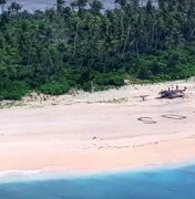 Homens são resgatados de ilha do Pacífico após escreverem 'SOS' na areia