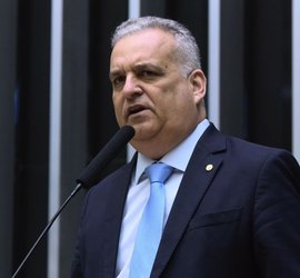 Gaspar publica mensagem enigmática e acende alerta sobre candidatura ao Senado