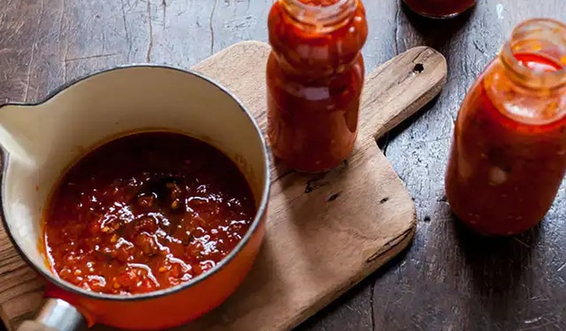 Anvisa identifica risco e retira de circulação molho de tomate com pedaços de vidro