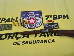 Homem é preso em Pão de Açúcar com espingarda e munições durante a 'Operação Estufa'
