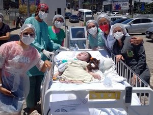 Hospital da Criança proporciona primeiro banho de sol para paciente com síndrome rara