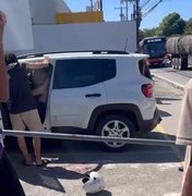 Motociclista espanca homem durante confusão no bairro Farol, em Maceió