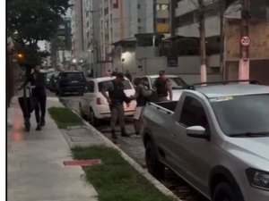 Briga por vaga de carro termina em pancadaria e flanelinha preso na Jatiúca