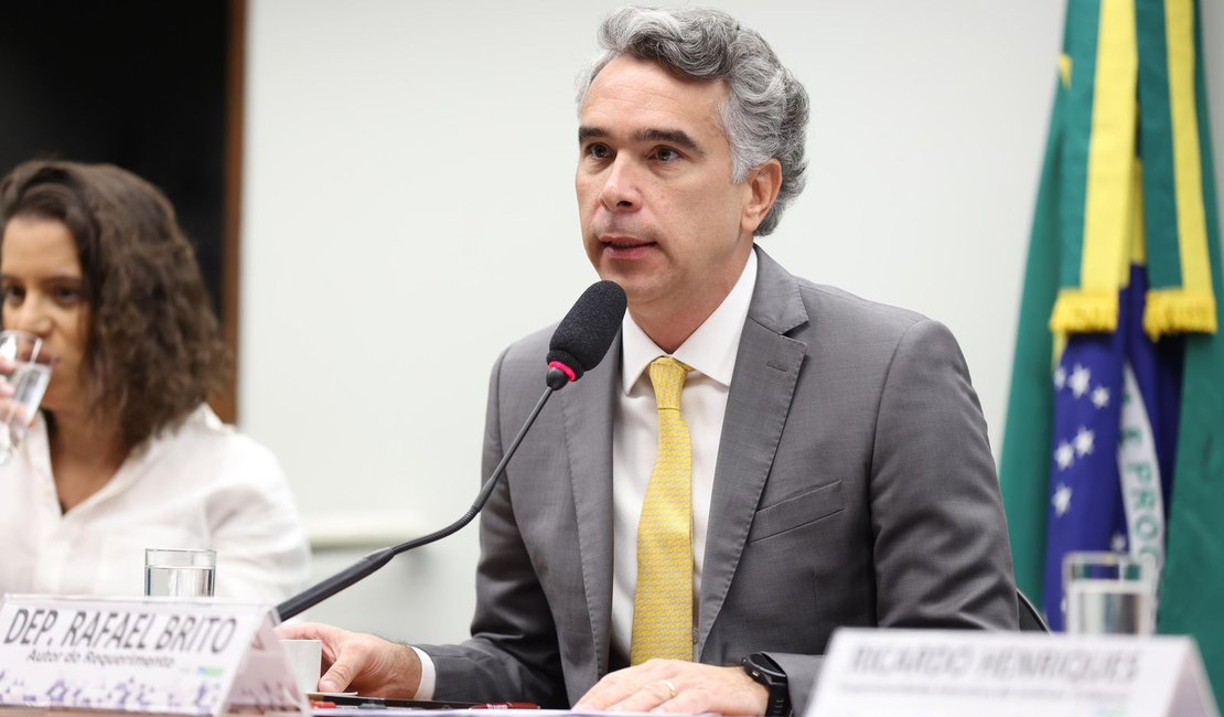Rafael Brito apresenta relatório final da lei que cria SUS da Educação