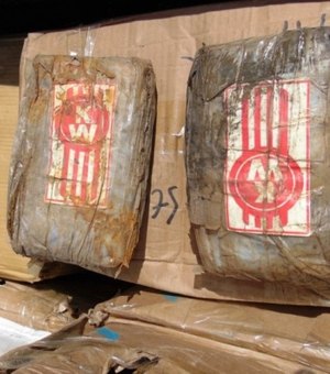 'Navio fantasma' é encontrado com cerca de 650 tijolos de cocaína