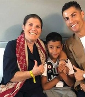 Mãe de Cristiano Ronaldo sofre AVC e é internada em Portugal