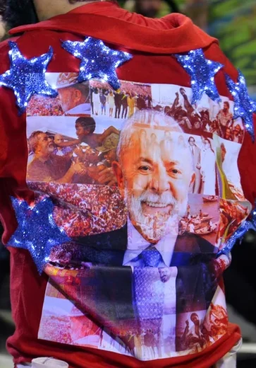 Escola de samba que homenageou Lula é rebaixada para a Série Ouro