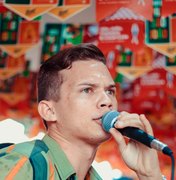 Jovem cantor de Maragogi se apresenta no São João de Caruaru
