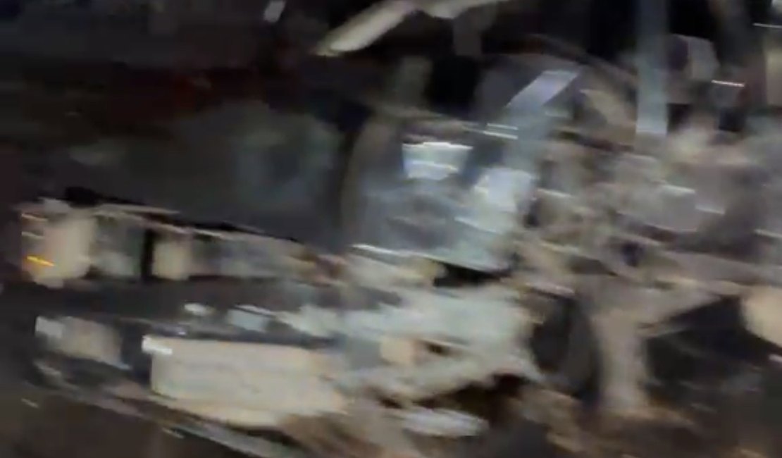 Colisão grave entre dois carros deixa homem gravemente ferido em Delmiro Gouveia