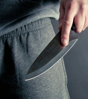 Homem é vítima de tentativa de homicídio com faca no Jaraguá