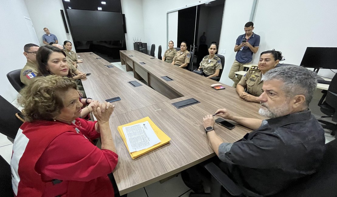 Militares do Proerd reforçam time de voluntários da Cruz Vermelha em Alagoas