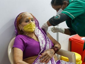 Covid-19: Índia registra menos de 300 mil casos pela 1ª vez em 25 dias