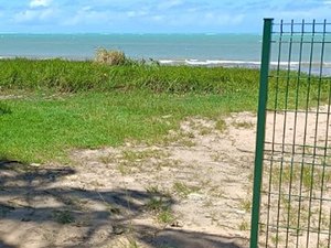 Grade na Praia: Após ação do MPAL o Município solicita que hotel crie abertura de acesso